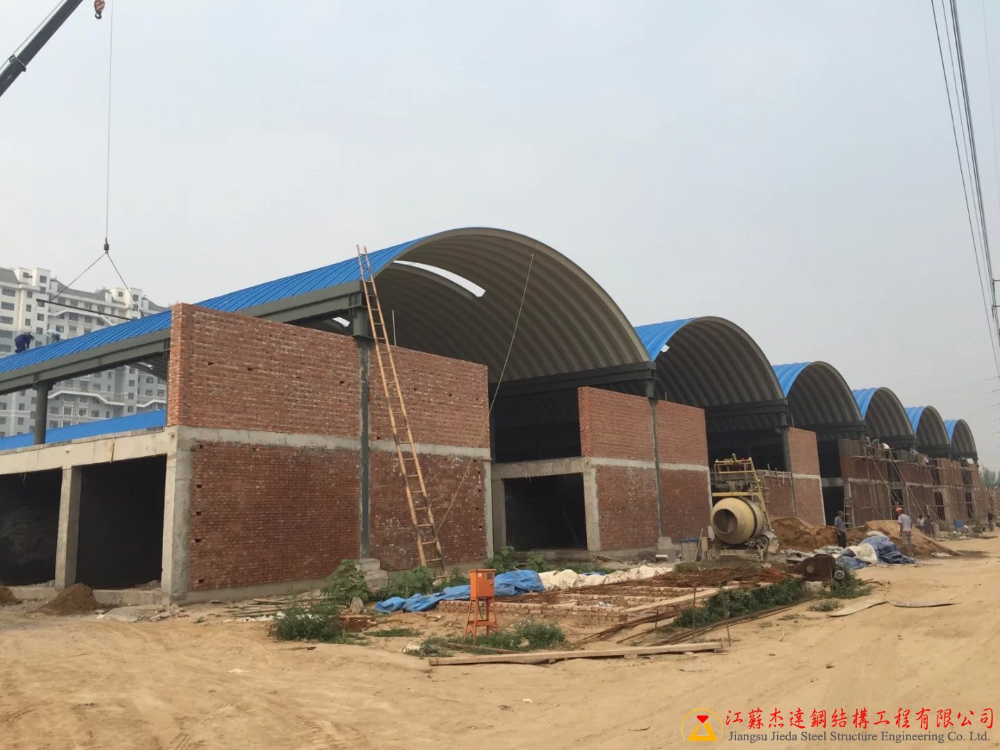 山東濰坊農(nóng)貿(mào)市場(chǎng)拱形屋頂工程濰坊農(nóng)貿(mào)市場(chǎng)拱形屋頂設(shè)計(jì)