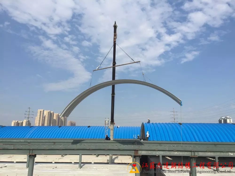 山東濰坊農(nóng)貿(mào)市場(chǎng)拱形屋頂工程現(xiàn)代農(nóng)貿(mào)市場(chǎng)拱形屋頂結(jié)構(gòu)