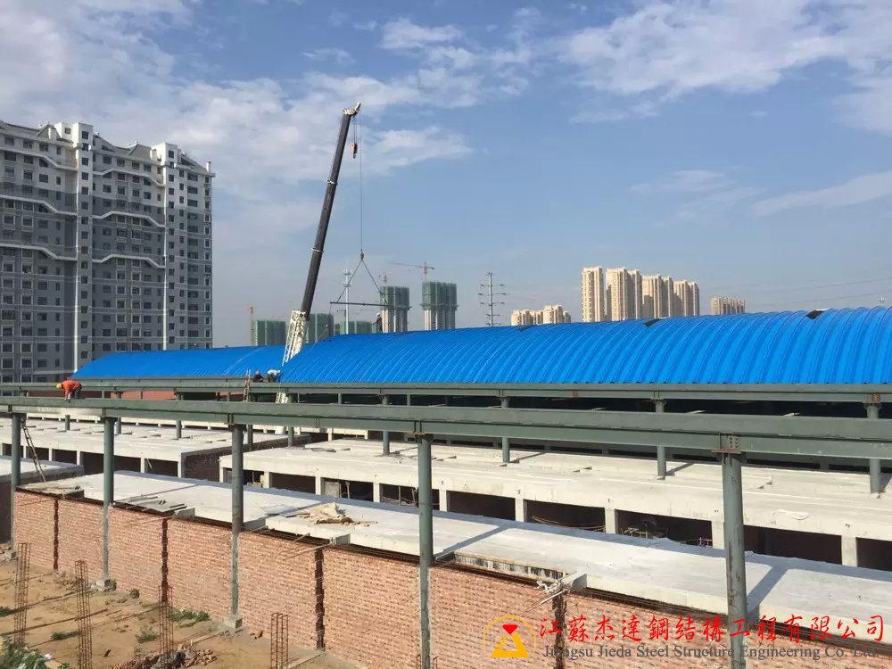 山東濰坊農(nóng)貿(mào)市場(chǎng)拱形屋頂工程山東濰坊農(nóng)貿(mào)市場(chǎng)拱形屋頂工程
