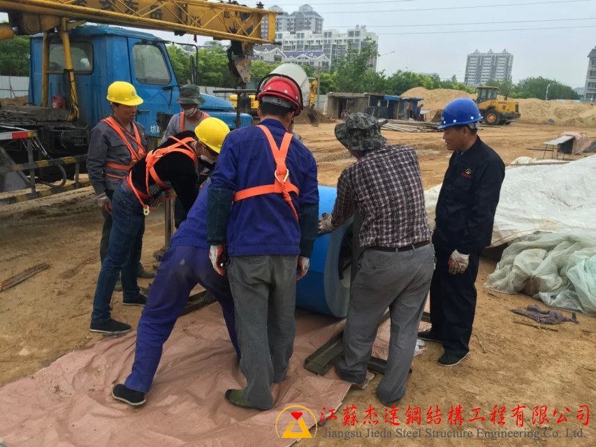 黃岡菜市場(chǎng)拱形屋頂工程黃岡菜市場(chǎng)拱形屋頂施工現(xiàn)場(chǎng)一