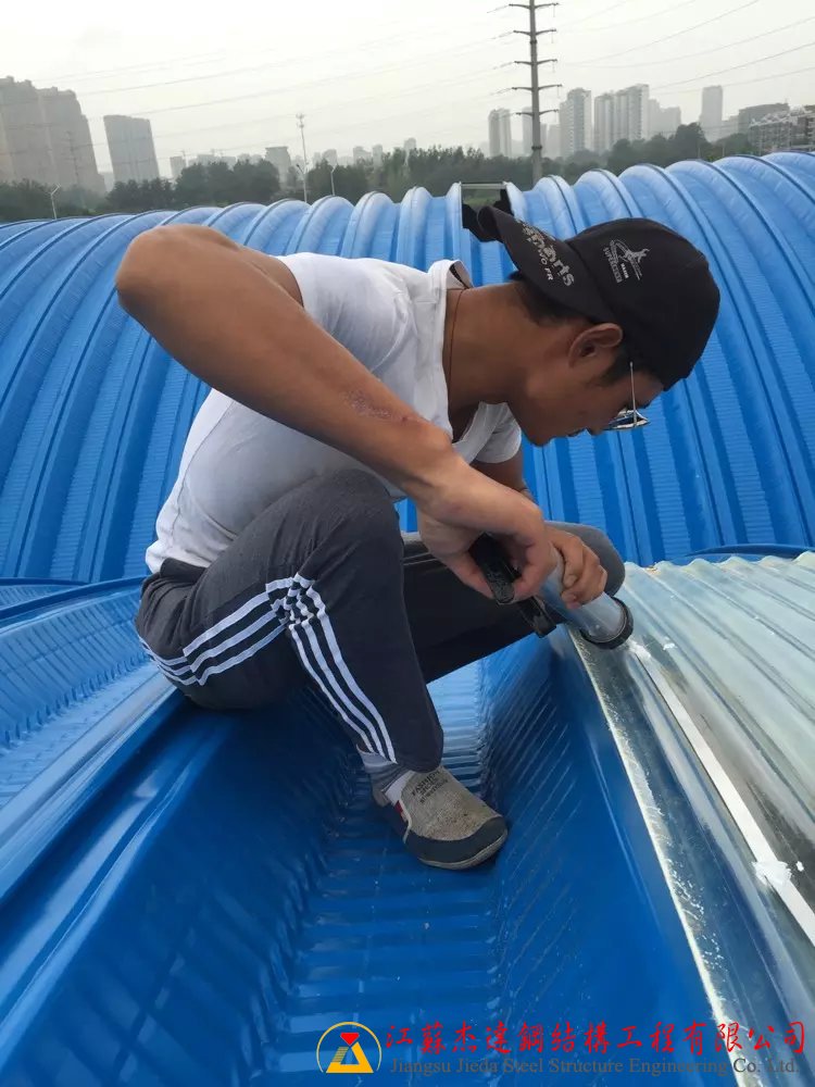 黃岡菜市場(chǎng)拱形屋頂工程黃岡菜市場(chǎng)拱形屋頂施工現(xiàn)場(chǎng)二