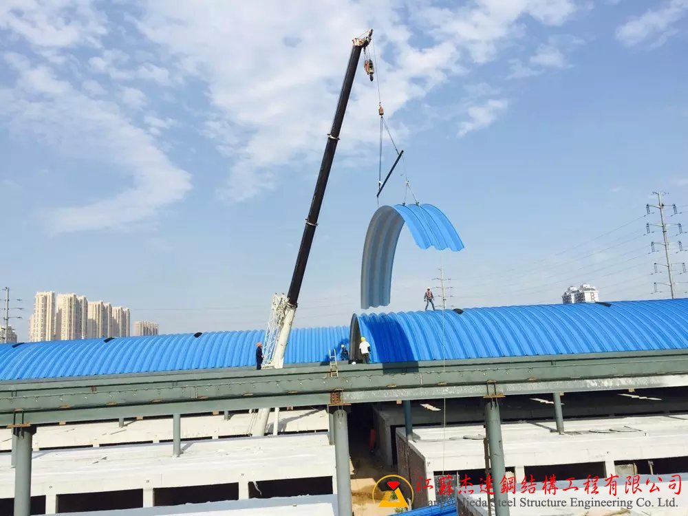 黃岡菜市場(chǎng)拱形屋頂工程黃岡菜市場(chǎng)拱形屋頂施工現(xiàn)場(chǎng)三