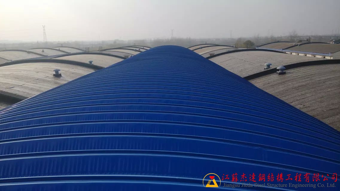 揚(yáng)州糧庫(kù)倉(cāng)間罩棚新建工程揚(yáng)州糧庫(kù)拱形屋頂工程現(xiàn)場(chǎng)圖片1