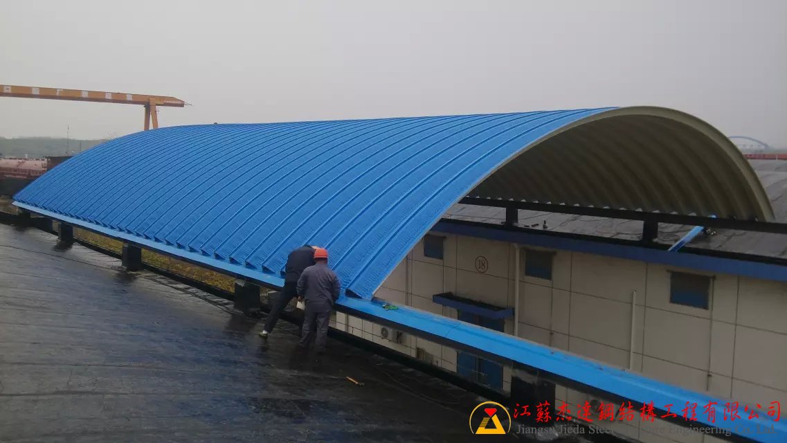 揚(yáng)州糧庫(kù)倉(cāng)間罩棚新建工程揚(yáng)州糧庫(kù)拱形屋頂工程現(xiàn)場(chǎng)圖片5