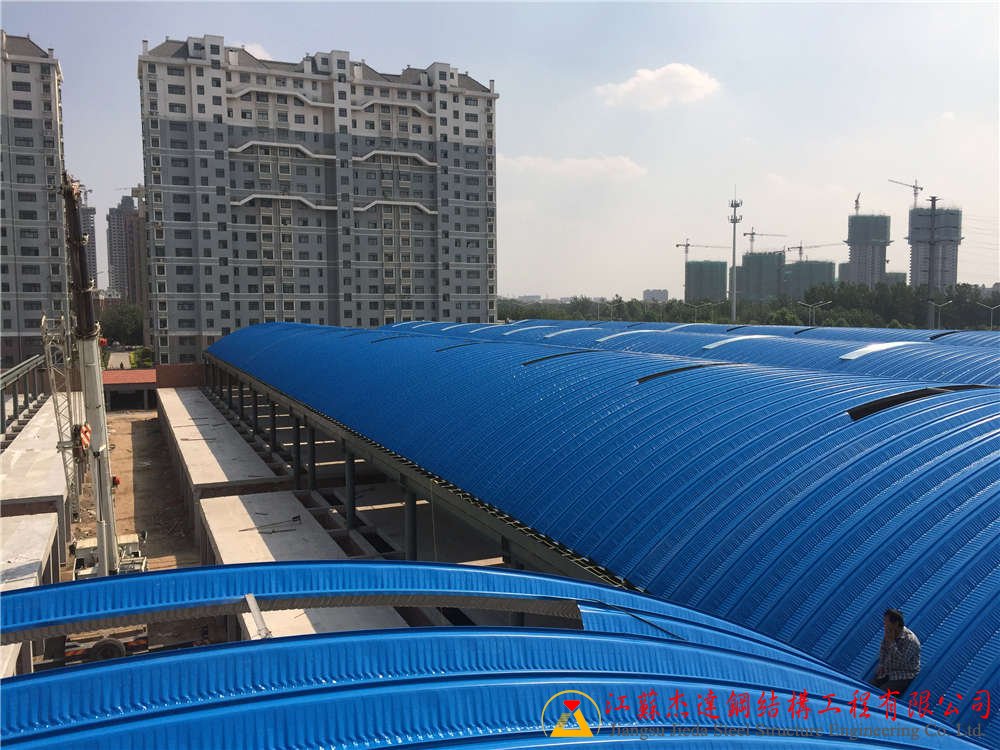 全鋼結(jié)構(gòu)連跨拱形屋頂拱形屋頂施工過程細(xì)節(jié)
