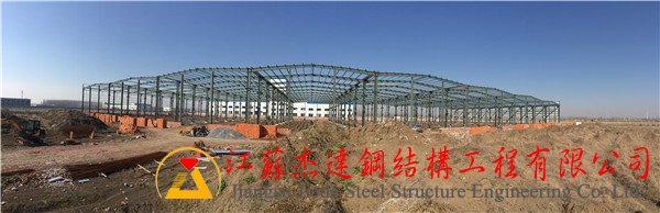 鹽城沙金石油連跨全鋼結(jié)構(gòu)施工近況[2016.2]鹽城鋼結(jié)構(gòu)施工現(xiàn)場實拍