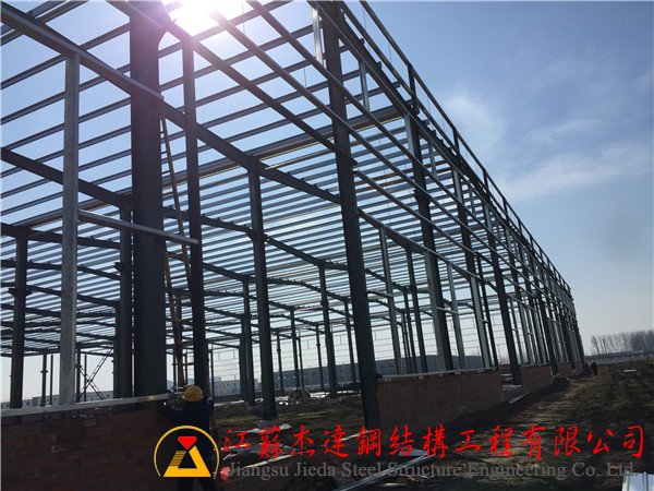 鹽城沙金石油連跨全鋼結(jié)構(gòu)施工近況[2016.2]鹽城鋼結(jié)構(gòu)構(gòu)件安裝