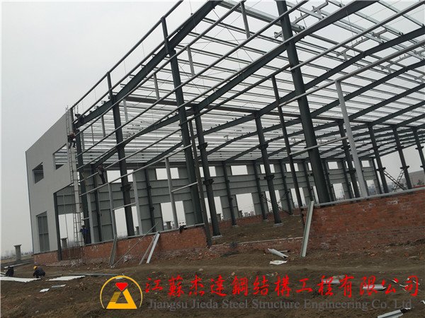 鹽城沙金石油連跨全鋼結(jié)構(gòu)施工近況[2016.2]鋼結(jié)構(gòu)施工現(xiàn)場