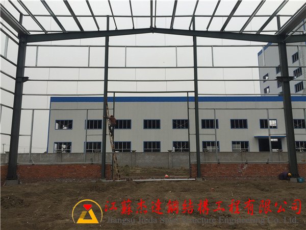 鹽城沙金石油連跨全鋼結(jié)構(gòu)施工近況[2016.2]鋼結(jié)構(gòu)施工現(xiàn)場實拍