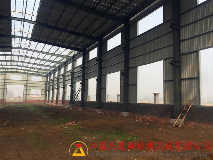 鹽城沙金石油連跨全鋼結(jié)構(gòu)施工近況鋼結(jié)構(gòu)車間墻面瓦施工 鹽城沙金石油連跨全鋼結(jié)構(gòu)施工近況鋼結(jié)構(gòu)車間墻面瓦施工