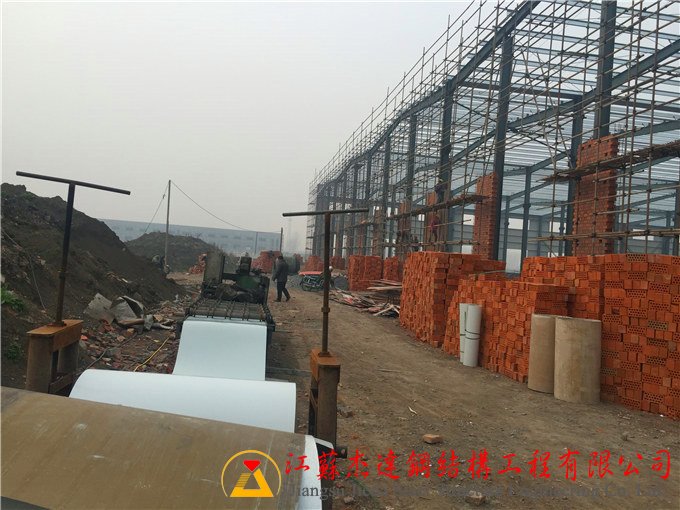鹽城沙金石油連跨全鋼結(jié)構(gòu)施工近況磚混結(jié)構(gòu)墻體完成情況 鹽城沙金石油連跨全鋼結(jié)構(gòu)施工近況磚混結(jié)構(gòu)墻體完成情況