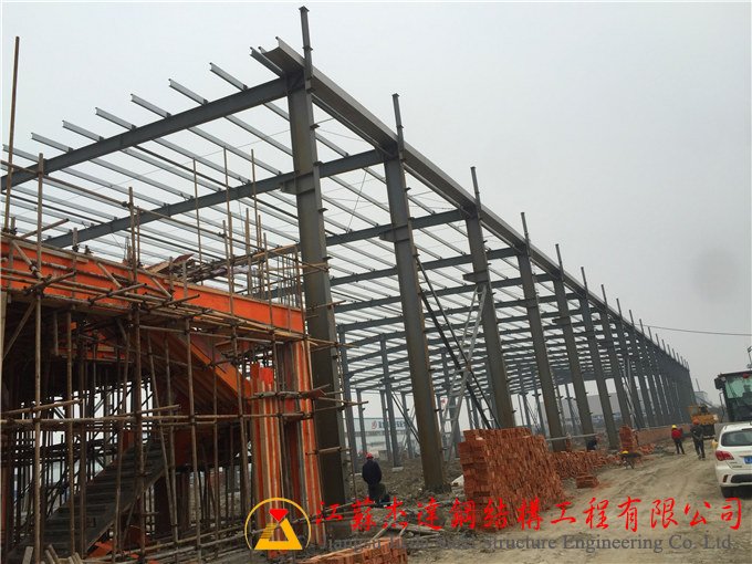 給水設(shè)備有限公司全鋼結(jié)構(gòu)車間鹽城穎西汽車鋼結(jié)構(gòu)主體吊裝完成 給水設(shè)備有限公司全鋼結(jié)構(gòu)車間鹽城穎西汽車鋼結(jié)構(gòu)主體吊裝完成