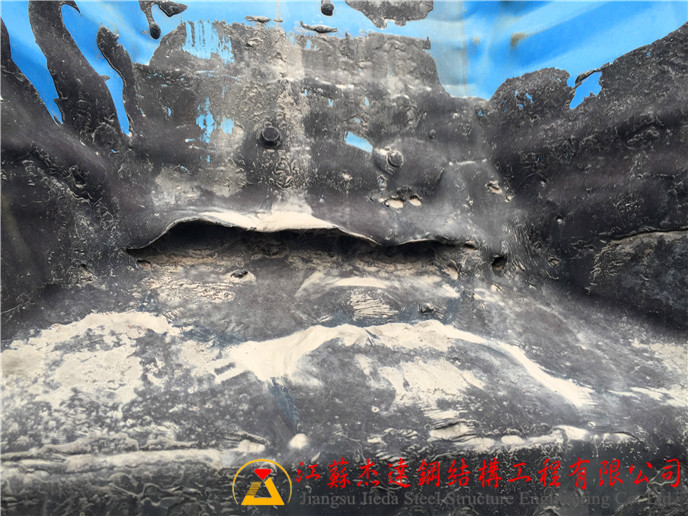 拱形屋頂拆舊換新項(xiàng)目腐爛坍塌的拱形屋頂8 拱形屋頂拆舊換新項(xiàng)目腐爛坍塌的拱形屋頂8