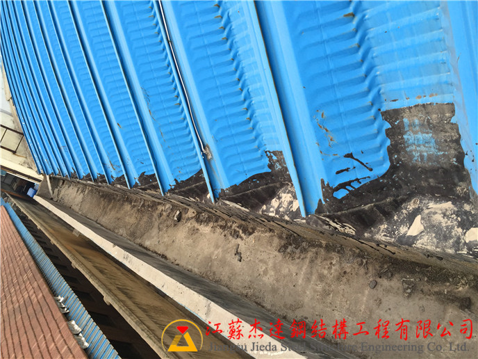 拱形屋頂拆舊換新項(xiàng)目腐爛坍塌的拱形屋頂9 拱形屋頂拆舊換新項(xiàng)目腐爛坍塌的拱形屋頂9