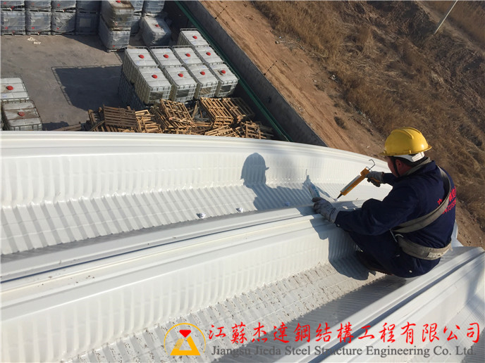 山東濰坊化工廠翻新工程拱形屋頂波紋鋼板安裝 山東濰坊化工廠翻新工程拱形屋頂波紋鋼板安裝
