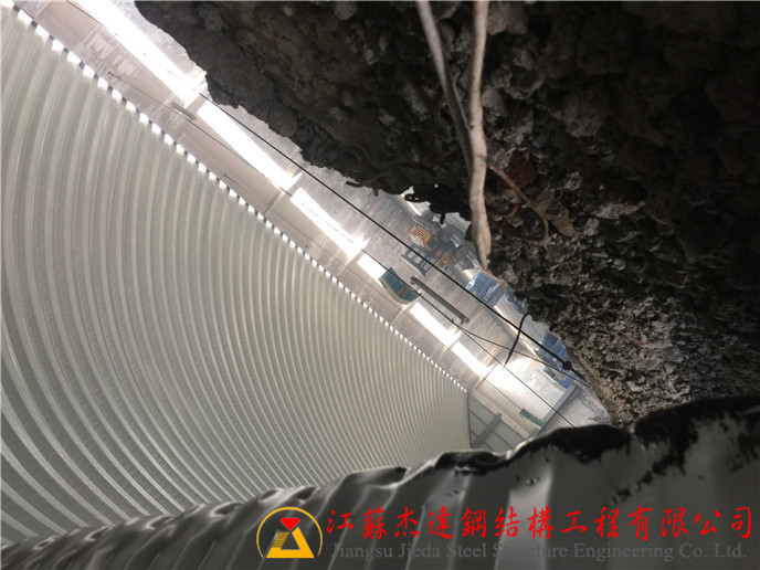 山東濰坊化工廠翻新工程拱形屋頂翻新施工細節(jié) 山東濰坊化工廠翻新工程拱形屋頂翻新施工細節(jié)