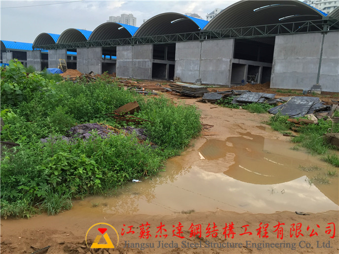 多連跨拱形屋頂鋼結(jié)構(gòu)拱形屋頂施工 多連跨拱形屋頂鋼結(jié)構(gòu)拱形屋頂施工