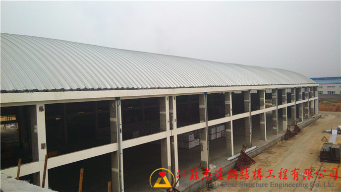 大跨度（25m~38m跨）拱形屋頂江蘇杰達(dá)鋼結(jié)構(gòu)工程有限公司大跨度拱形屋頂設(shè)計施工