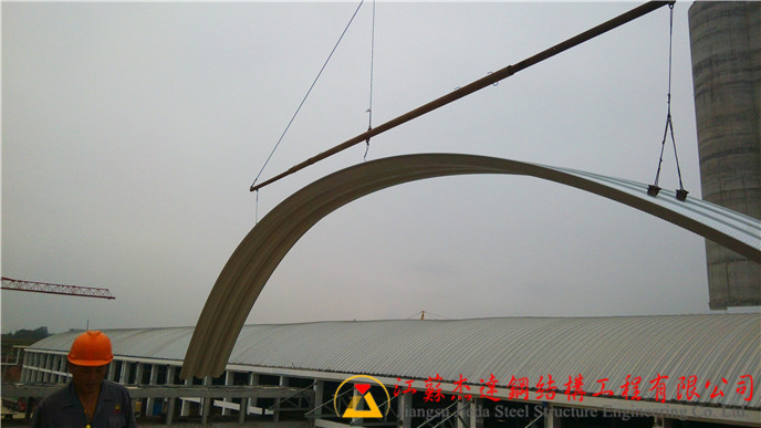 大跨度（25m~38m跨）拱形屋頂鋼結(jié)構(gòu)拱形屋頂項(xiàng)目施工現(xiàn)場