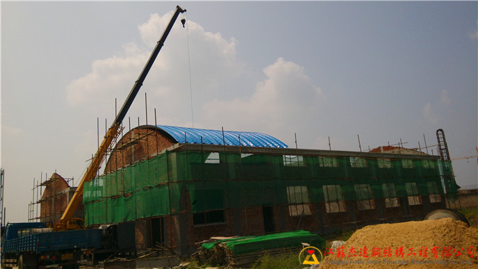小跨度（8~20m跨度）拱形屋頂江蘇杰達(dá)鋼結(jié)構(gòu)小跨度拱形屋頂工程