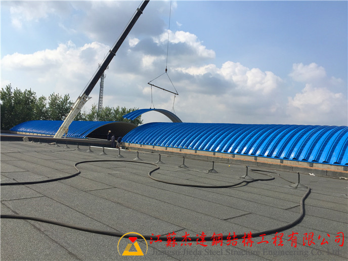 過道式拱形屋頂倉間罩棚拱形屋頂施工現(xiàn)場