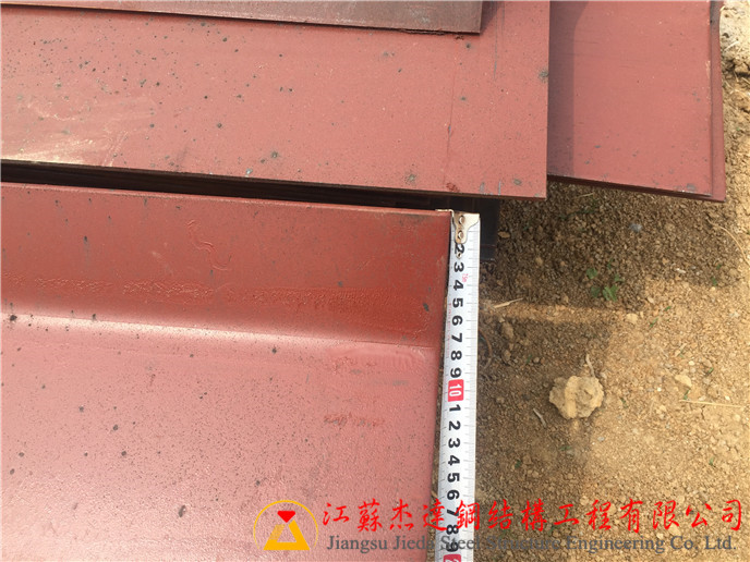大跨度拱形屋頂預(yù)埋托板（20m~33m）拱形屋頂托板焊接施工