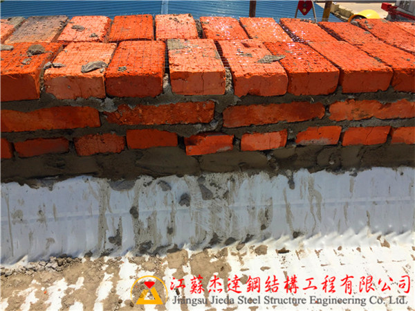 拱形屋頂山墻使用磚混結(jié)構(gòu)壓邊拱形屋頂山墻磚混結(jié)構(gòu)施工現(xiàn)場
