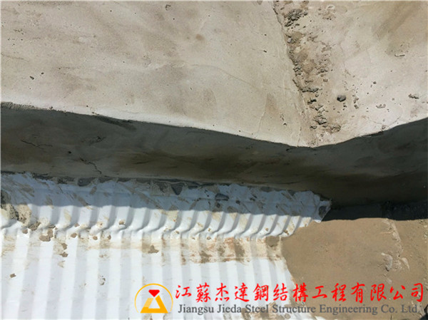 拱形屋頂山墻使用磚混結(jié)構(gòu)壓邊磚混結(jié)構(gòu)拱形屋頂山墻施工全景