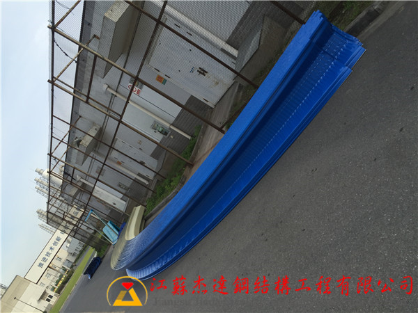 揚州晶澳太陽能過道拱形屋頂工程揚州晶澳太陽能過道拱形屋頂施工現(xiàn)場 揚州晶澳太陽能過道拱形屋頂工程揚州晶澳太陽能過道拱形屋頂施工現(xiàn)場