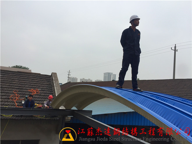 揚(yáng)州江都電子廠小跨度拱形屋頂小跨度拱形屋頂最終效果