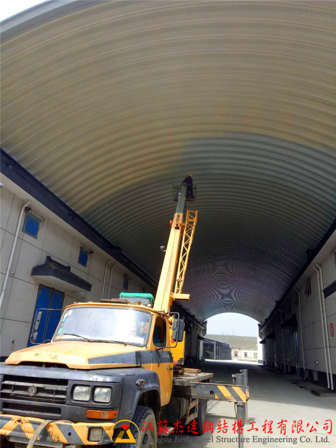 拱形屋頂彩鋼板底面噴涂防腐油漆拱形屋頂防腐油漆噴涂過(guò)程