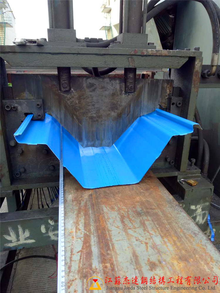 江蘇鹽城建湖糧庫無梁拱罩棚施工拱形屋頂直板生產(chǎn)過程