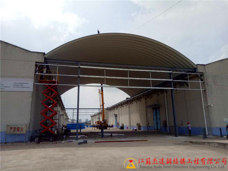 江蘇鹽城建湖糧庫無梁拱罩棚施工建湖糧庫倉間罩棚現(xiàn)場圖
