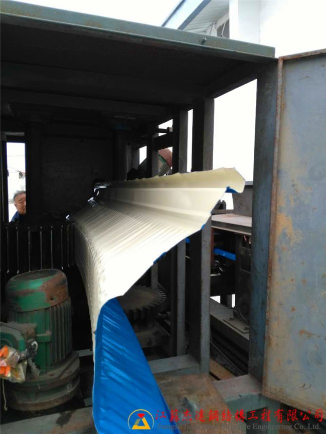 江蘇鹽城便倉糧庫倉間罩棚施工鹽城市便倉糧庫拱形屋頂彎板