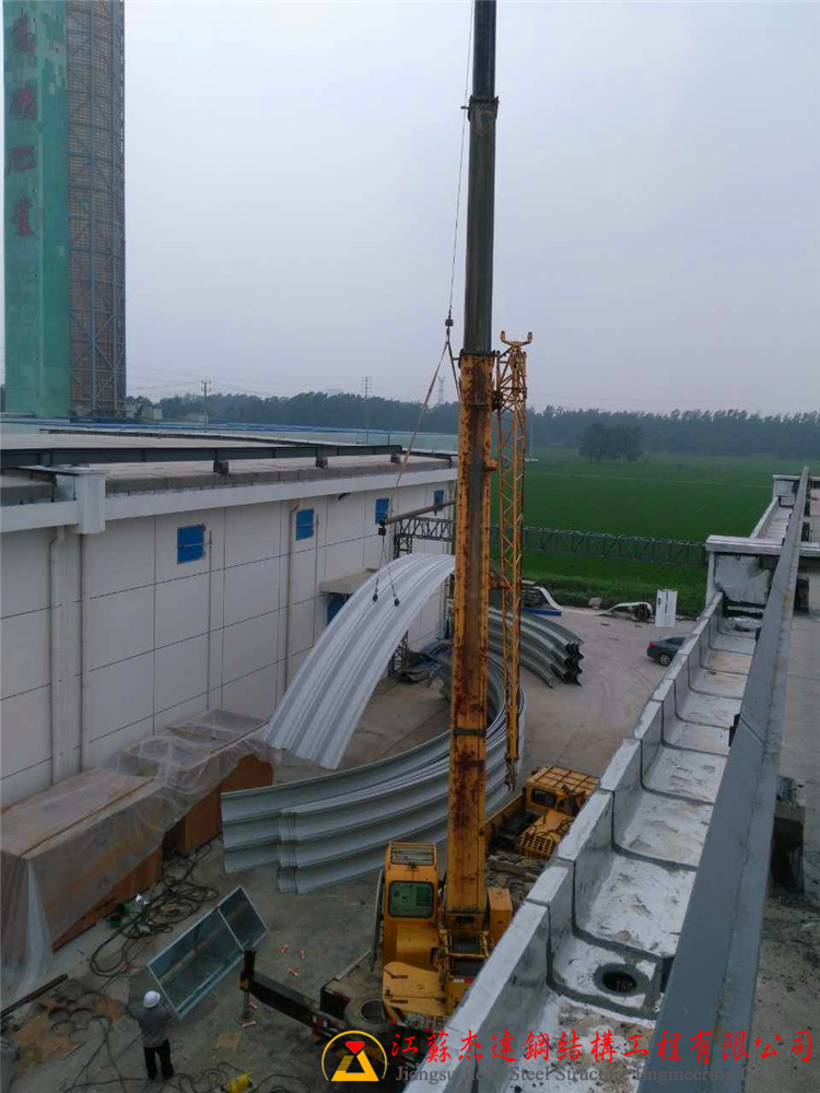 江蘇淮安范集糧庫拱形屋頂工程淮安范集鎮(zhèn)糧油管理所拱形屋頂?shù)跹b