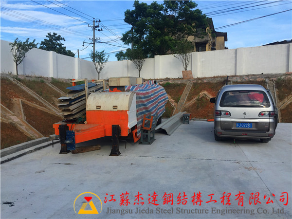 福建光澤K-SPAN倉間罩棚工程杰達鋼結(jié)構(gòu)拱形屋頂壓瓦機