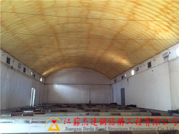 江西贛州寧都縣倉間罩棚項目江西拱形屋頂噴保溫聚氨酯