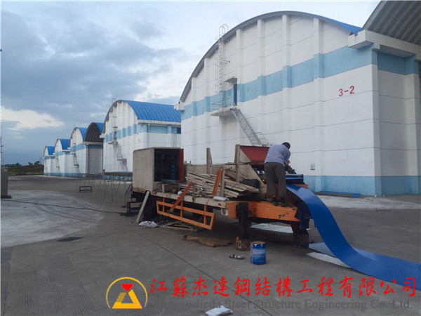 江西贛州寧都縣倉間罩棚項目江西杰達(dá)無梁拱成型機(jī)
