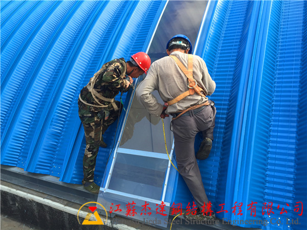 拱形屋頂上部使用PC采光板拱形屋頂PC采光板結(jié)構(gòu)