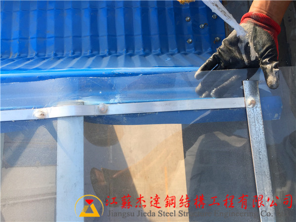 拱形屋頂上部使用PC采光板拱形屋頂PC采光板材質(zhì)細(xì)節(jié)