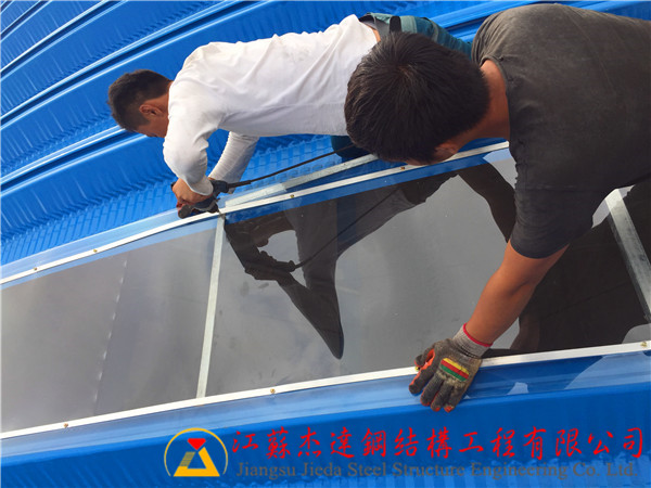 拱形屋頂上部使用PC采光板拱形屋頂PC采光板應(yīng)用實(shí)例
