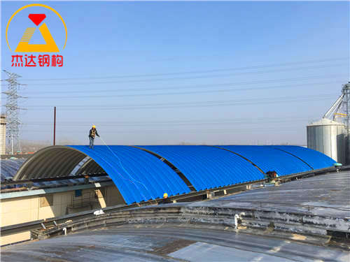 淮安盱眙三河農(nóng)場倉間罩棚工程拱形屋頂糧食儲備工程現(xiàn)場圖