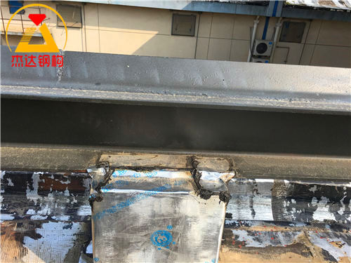 拱形屋頂圈梁處架設(shè)H鋼作為支座托板焊接正視圖
