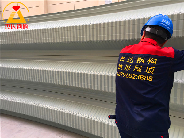 江蘇徐州睢寧直屬庫(kù)倉(cāng)間罩棚工程拱形構(gòu)件組裝