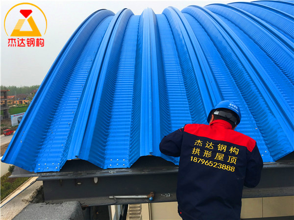 江蘇徐州睢寧直屬庫(kù)倉(cāng)間罩棚工程吊裝作業(yè)開(kāi)始
