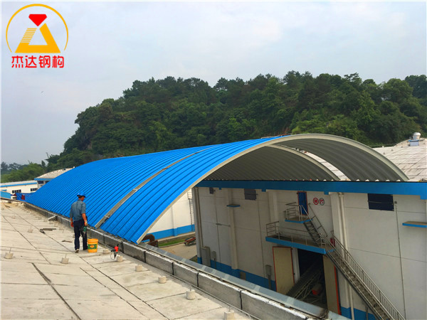 福建三明永安直屬庫(kù)倉(cāng)間罩棚新建工程永安直屬庫(kù)倉(cāng)間罩棚拱形屋頂施工現(xiàn)場(chǎng)11
