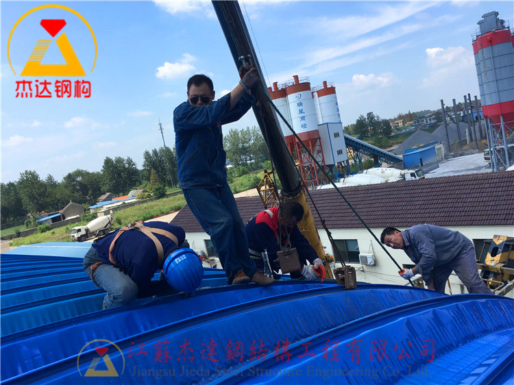 鹽城張莊糧庫拱形屋頂換新工程安裝新的拱形屋頂瓦