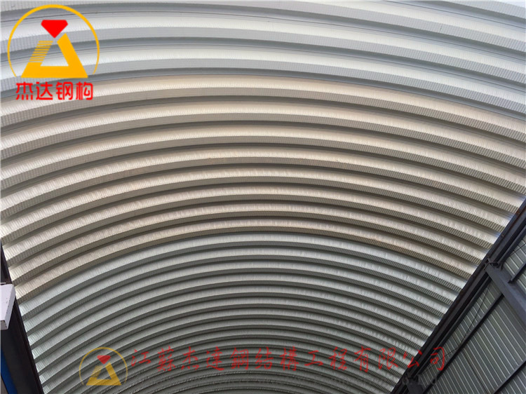 鹽城張莊糧庫拱形屋頂換新工程完成安裝的拱形屋頂