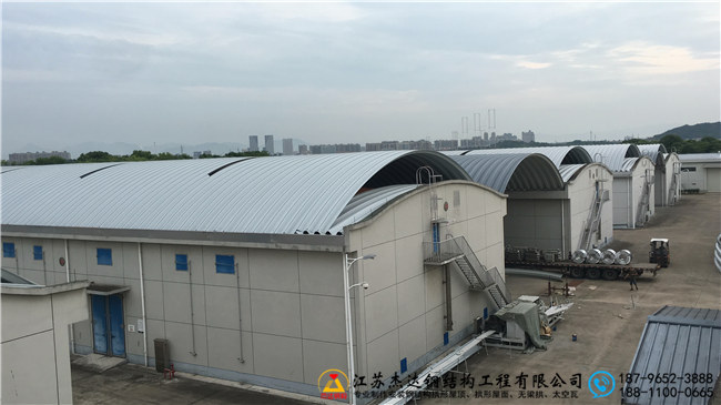 浙江金華蘭溪糧食儲備庫倉間罩棚工程拱形屋頂局部 浙江金華蘭溪糧食儲備庫倉間罩棚工程拱形屋頂局部