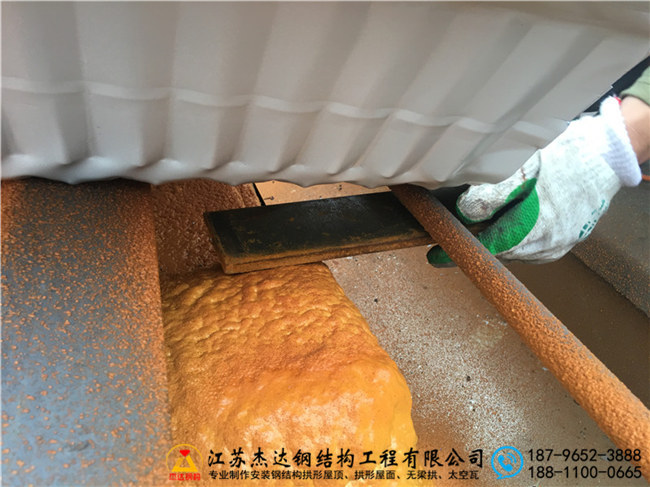 浙江金華蘭溪糧食儲備庫倉間罩棚工程拱形屋頂節(jié)點細(xì)節(jié) 浙江金華蘭溪糧食儲備庫倉間罩棚工程拱形屋頂節(jié)點細(xì)節(jié)